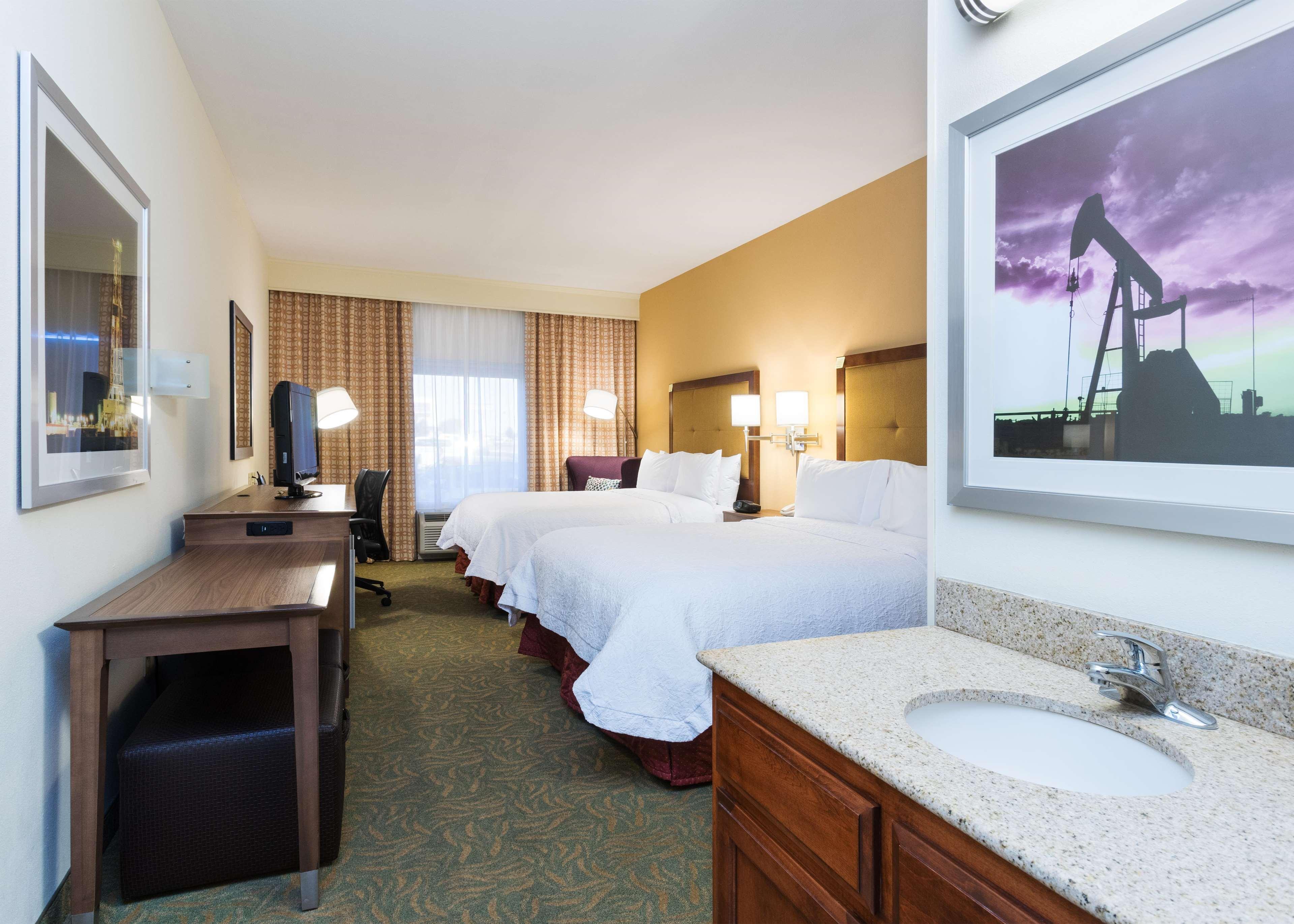 Hampton Inn By Hilton Odessa Bagian luar foto